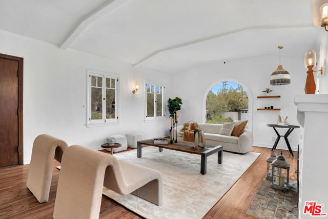 10615 Esther Avenue, Los Angeles CA: https://media.crmls.org/mediaz/4528b643-2708-4d61-83cb-43d805a8801d.jpg