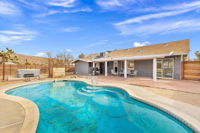 7552 Elk Trail, Yucca Valley CA: https://media.crmls.org/mediaz/45297917-80a8-4d4a-b7fd-cef02ec681d6.jpg