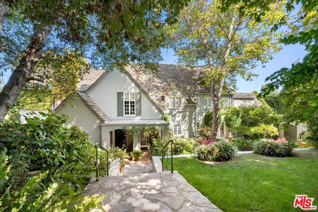 616 Perugia Way, Los Angeles CA: https://media.crmls.org/mediaz/452986d6-5fbf-4da5-a20c-147b1d20eab0.jpg