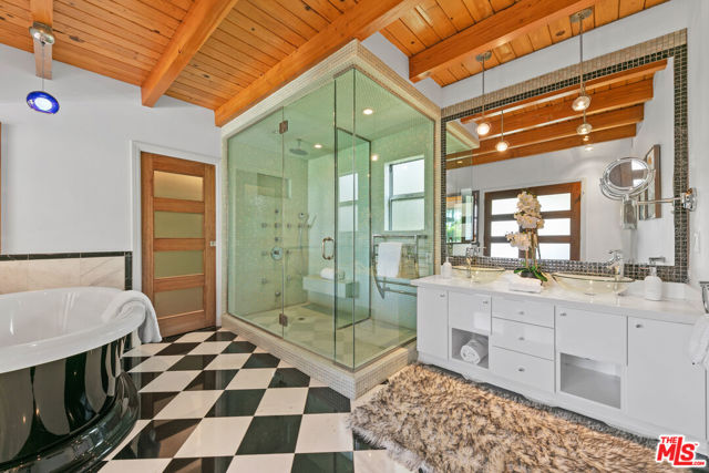 1470 N Tigertail Road, Los Angeles CA: https://media.crmls.org/mediaz/4529d457-9143-4ef0-ac3a-5403567e2181.jpg