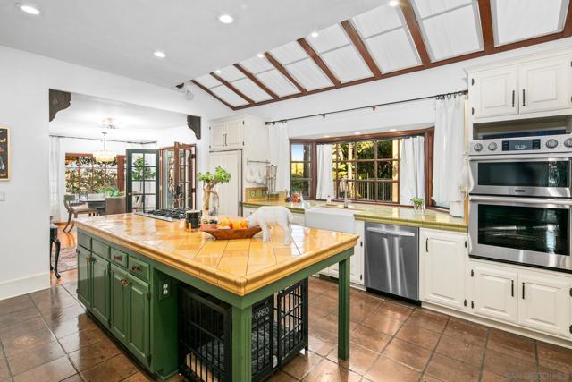 1115 S Mollison Ave, El Cajon CA: https://media.crmls.org/mediaz/452a719e-3774-48ab-ba09-76639ceed5ed.jpg