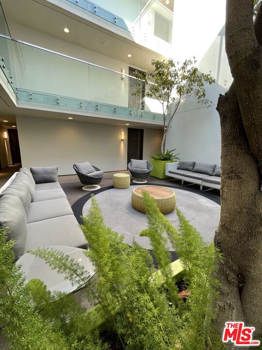 1453 3rd Street Promenade, Santa Monica CA: https://media.crmls.org/mediaz/452a8564-dcbd-4673-8f17-f328cf90f9bb.jpg