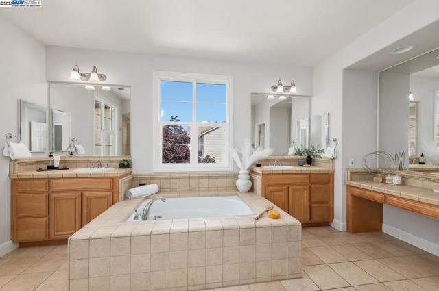 5640 Carnegie Way, Livermore CA: https://media.crmls.org/mediaz/452a9663-4b87-4bcc-ad2d-5fc7a21fa7b0.jpg