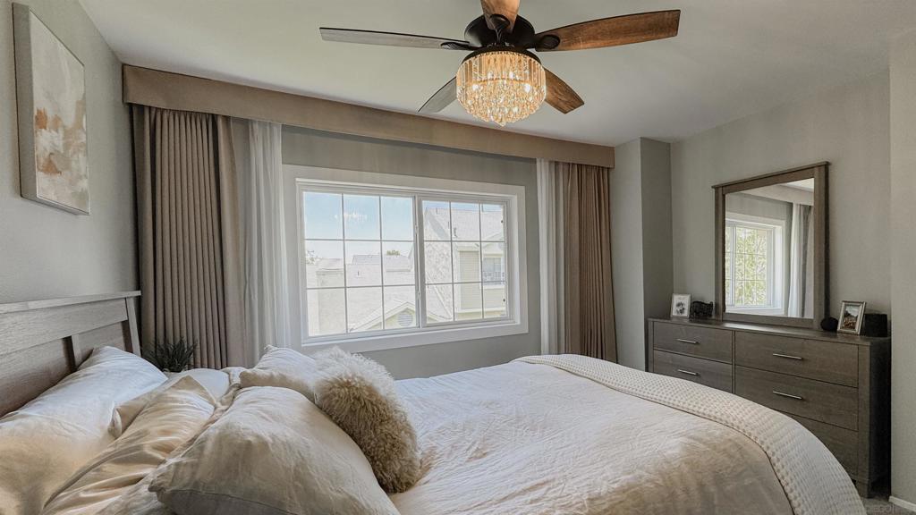 MLS #250033095SD img 23