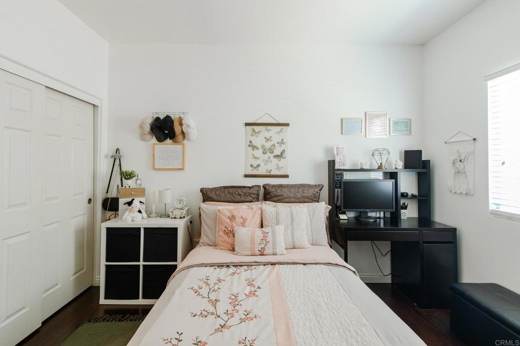 https://media.crmls.org/mediaz/452b5c87-4845-404c-84d1-d1e7902ab60f.jpg?preset=X-Large
