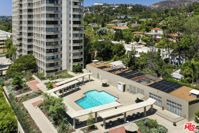 4455 Los Feliz Boulevard, Los Angeles CA: https://media.crmls.org/mediaz/452be43f-35e3-4b0b-b20e-6383ae65b90b.jpg