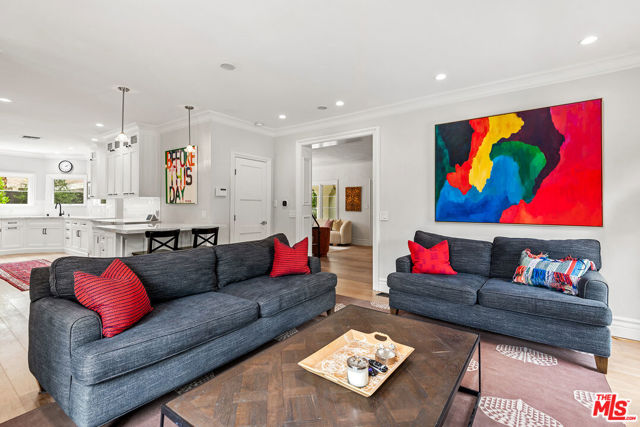 14226 Chandler Boulevard, Sherman Oaks CA: https://media.crmls.org/mediaz/452cbca9-a092-4efc-ad6f-e93b625c0848.jpg