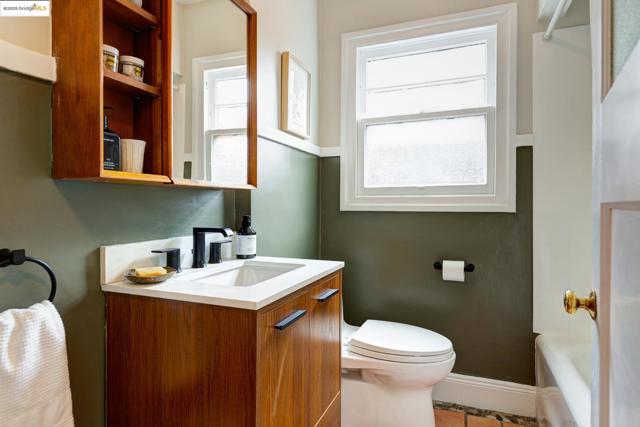 1110 Chaucer St, Berkeley CA: https://media.crmls.org/mediaz/452cf5af-dc05-42fb-9e6f-8d03a0d568b8.jpg