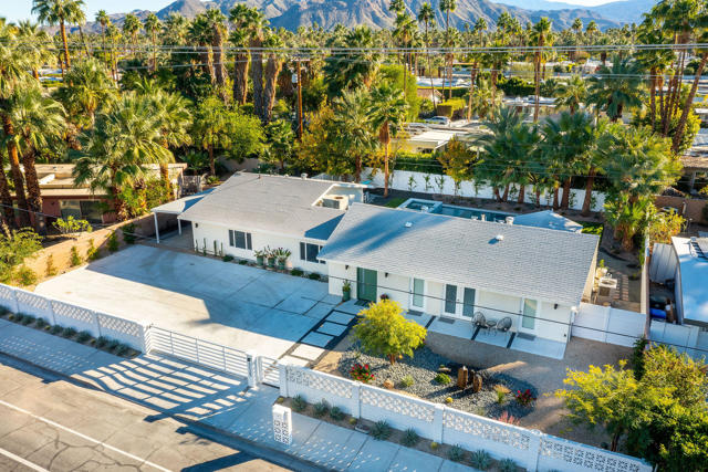 1125 E Sunny Dunes Road, Palm Springs CA: https://media.crmls.org/mediaz/452d3ee9-24ba-4b72-8d4d-ae4a64f12544.jpg