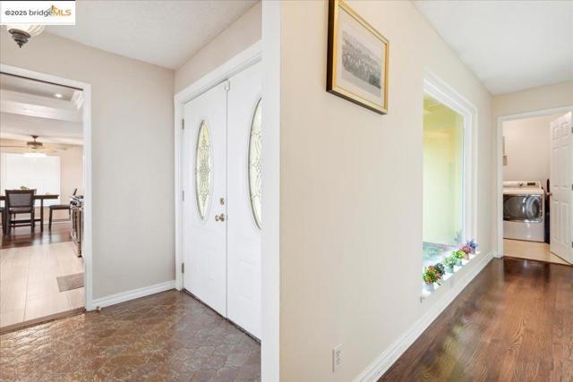 11772 Cranford Way, Oakland CA: https://media.crmls.org/mediaz/452d767e-aaf5-4118-ad58-415c119ade0e.jpg
