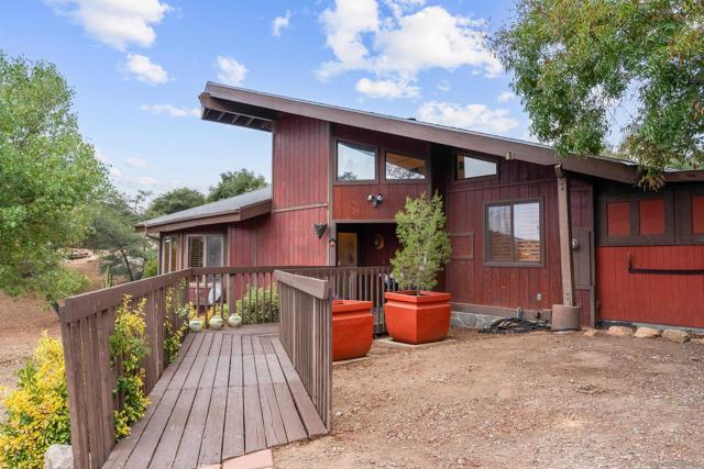 2410 Mount Elena Way, Jamul CA: https://media.crmls.org/mediaz/452de09b-1d99-4216-aa14-bea685fd65e0.jpg