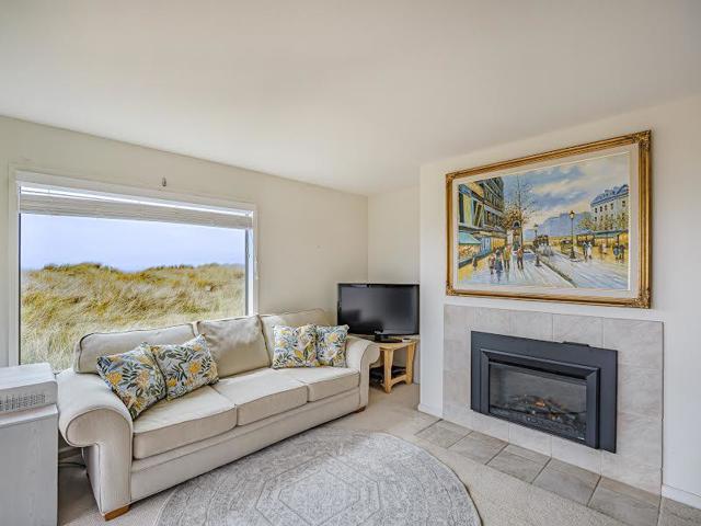 101 Shell Drive, La Selva Beach CA: https://media.crmls.org/mediaz/452e22b4-f736-4dcc-a1c3-fa78d659ec87.jpg