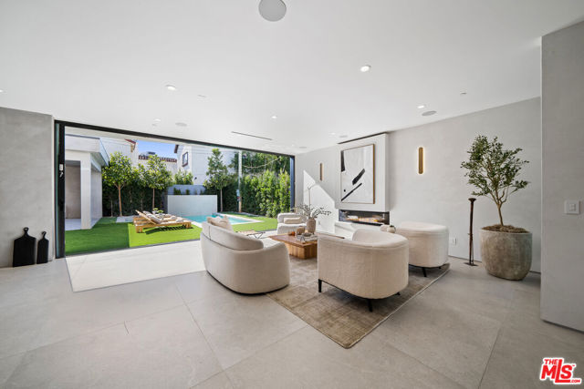 6660 Maryland Drive, Los Angeles CA: https://media.crmls.org/mediaz/452ea472-a15a-4ce0-bed4-18a52536895b.jpg