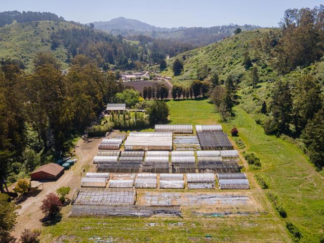 1770 Higgins Canyon Road, Half Moon Bay CA: https://media.crmls.org/mediaz/452f25da-2832-45f6-97d1-3d34ac612988.jpg