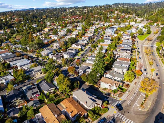 1200 El Centro Avenue, Oakland CA: https://media.crmls.org/mediaz/452faa33-4f33-47ef-8a2b-20e9bf0992eb.jpg