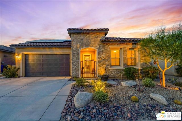 28 Chablis, Rancho Mirage CA: https://media.crmls.org/mediaz/452fcf79-2710-42d8-b06b-4f7c3963c4fa.jpg
