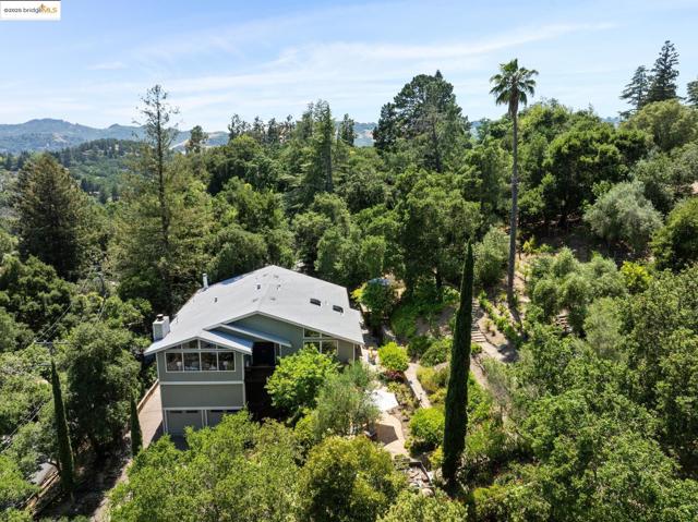 151 La Espiral, Orinda CA: https://media.crmls.org/mediaz/45305881-7985-400a-8b68-396107c4a76f.jpg