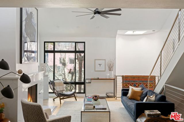 2108 Neilson Way, Santa Monica CA: https://media.crmls.org/mediaz/4530675a-d805-4710-90dc-8d3279802534.jpg