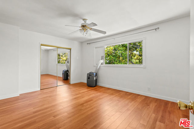 272 S Doheny Drive, Beverly Hills CA: https://media.crmls.org/mediaz/4530744e-25f9-48f3-82fe-87f8fa87b891.jpg