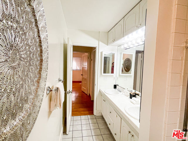 1169 Amherst Avenue, Los Angeles CA: https://media.crmls.org/mediaz/4530b93c-bbbf-42eb-b894-6b689f39d5a3.jpg