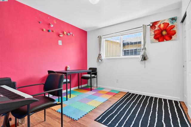 4300 Berk Ave, Richmond CA: https://media.crmls.org/mediaz/4530c9fd-678c-480b-8180-1e76fe275efa.jpg