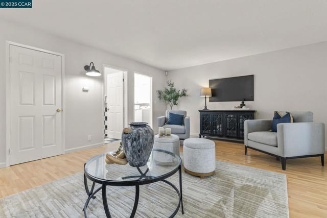 245 Parkview Ter, Vallejo CA: https://media.crmls.org/mediaz/45311da8-4702-4043-86d1-99eaa29d5a08.jpg