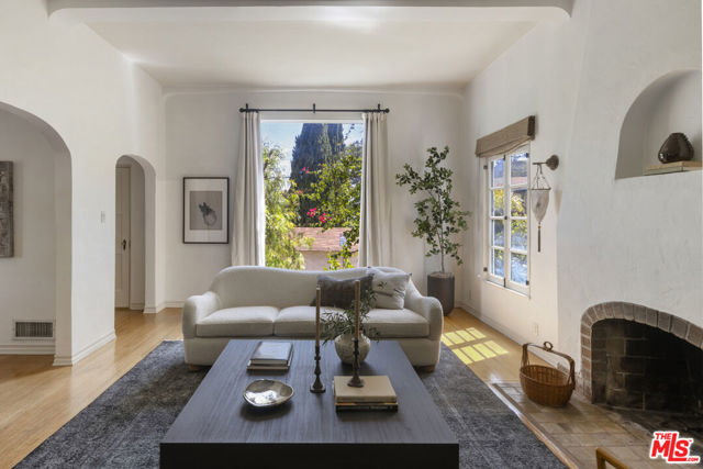2961 Effie Street, Los Angeles CA: https://media.crmls.org/mediaz/45316775-85a1-41b6-8c11-27ac48d0c99a.jpg