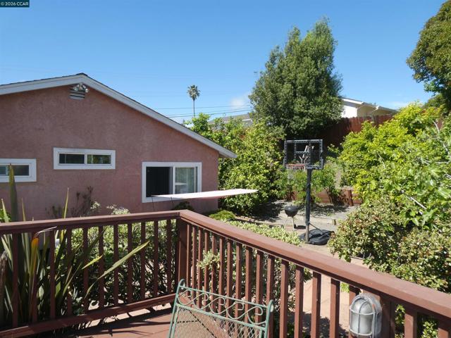 Image 38 of 43 For 2908 Sargent Ave