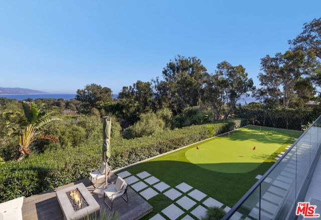 7052 Dume Drive, Malibu CA: https://media.crmls.org/mediaz/4531fb2f-1859-4e1c-aca6-b499b7536a08.jpg