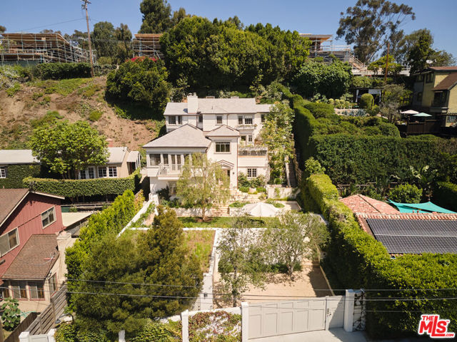 239 W Channel Road, Santa Monica CA: https://media.crmls.org/mediaz/45322555-6559-4323-870a-a497557e9529.jpg