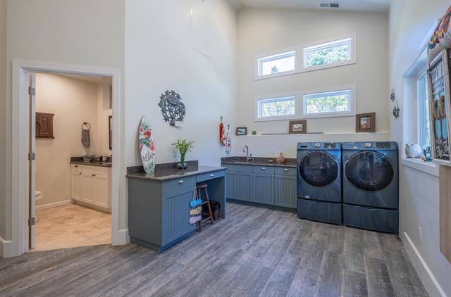 9247 Holly Hill Drive, Salinas CA: https://media.crmls.org/mediaz/4532d4f2-27b6-4243-9c31-fcc5e944f5e1.jpg