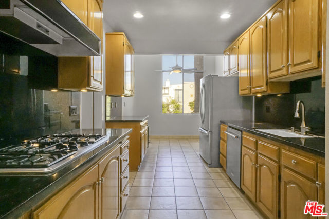 1531 Camden Avenue, Los Angeles CA: https://media.crmls.org/mediaz/4533222e-37da-430e-bc73-2af4d228326a.jpg