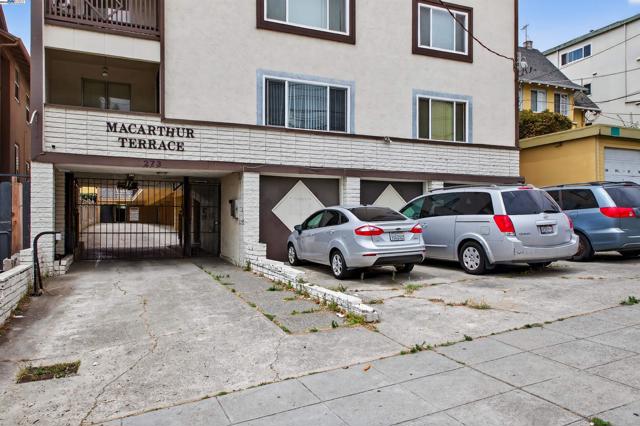 273 MacArthur Blvd, Oakland CA: https://media.crmls.org/mediaz/45341714-e784-4f79-9c4a-0694a471ee12.jpg