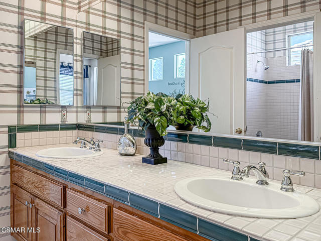 11535 Northdale Drive, Moorpark CA: https://media.crmls.org/mediaz/45354ea9-8cdd-455b-93ac-dad881eceb4d.jpg