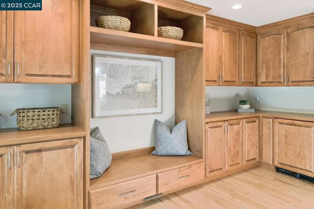 1555 Pebblebrook Ct, Walnut Creek CA: https://media.crmls.org/mediaz/45356837-dede-4161-a32e-df6e5f5a8729.jpg