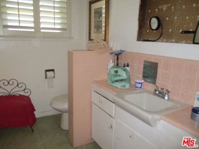 10421 S 1st Avenue, Inglewood CA: https://media.crmls.org/mediaz/45357613-f702-4106-a763-68b9eeb82f4d.jpg