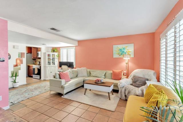 Detail Gallery Image 7 of 40 For 9555 Cottonwood Ave #E,  Santee,  CA 92071 - 2 Beds | 1/1 Baths