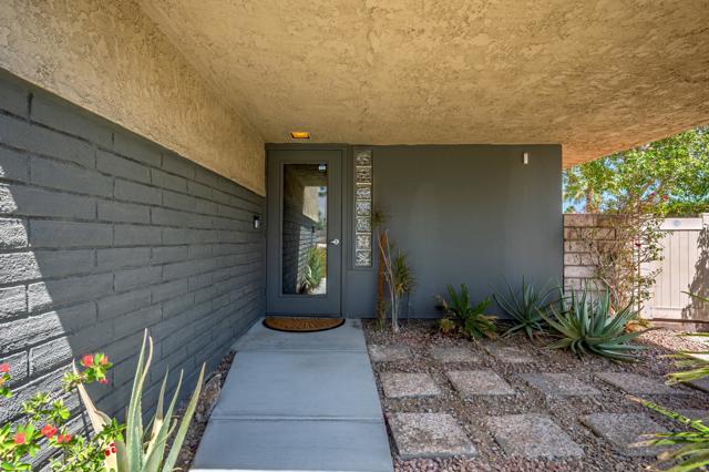 3162 Sunflower N Loop, Palm Springs CA: https://media.crmls.org/mediaz/453610b5-b6c9-4a84-9c6c-05e7af99108b.jpg