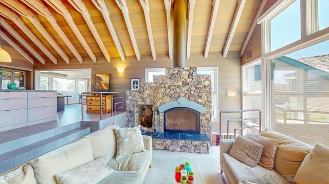 13027 Via Latina, Del Mar CA: https://media.crmls.org/mediaz/45365247-9958-4b94-b83c-c030e86d79f1.jpg