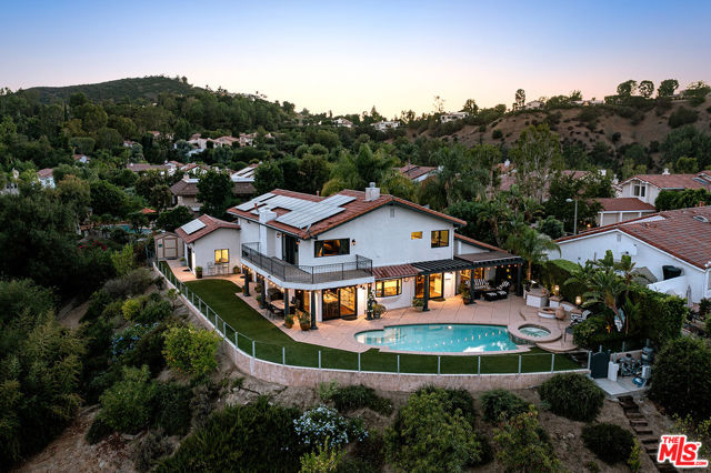 23306 Park Hacienda, Calabasas CA: https://media.crmls.org/mediaz/453691df-44d7-417b-89ee-59d1698fd8e7.jpg