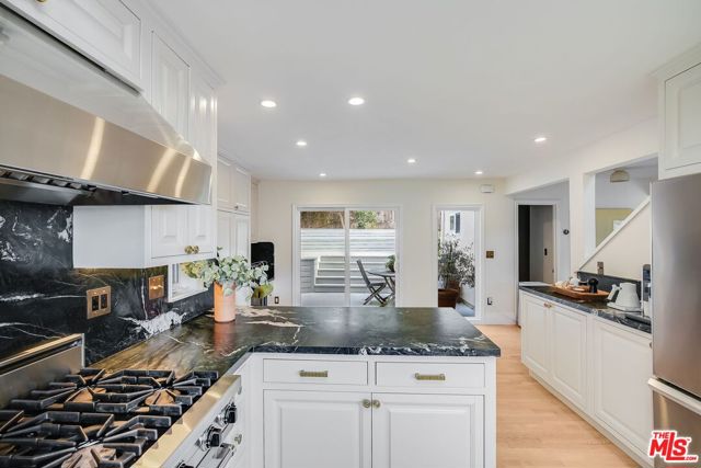 2880 Searidge Street, Malibu CA: https://media.crmls.org/mediaz/4536db7b-5f7e-4271-a14a-42fbda94c4a2.jpg