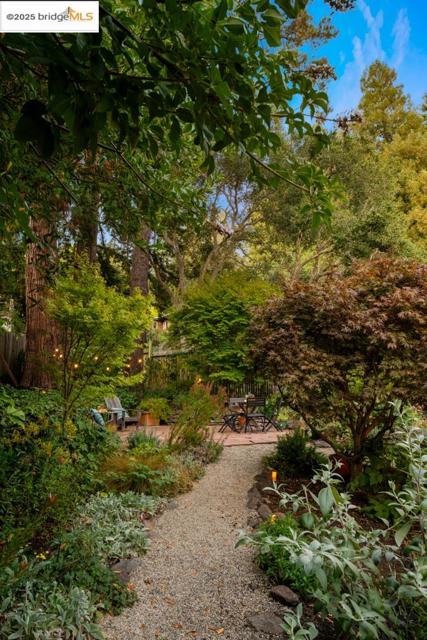 1081 Keith Ave, Berkeley CA: https://media.crmls.org/mediaz/4537171d-d0b3-411e-b901-e9cd6dd13139.jpg