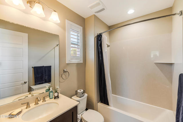13170 Bent Grass Place, Moorpark CA: https://media.crmls.org/mediaz/45381d19-0968-4a8a-9dcc-0fe78b397aad.jpg