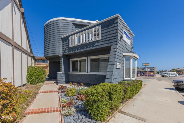 2516 Roosevelt Boulevard, Oxnard CA: https://media.crmls.org/mediaz/453852f8-8d27-4360-972a-f8c928125656.jpg