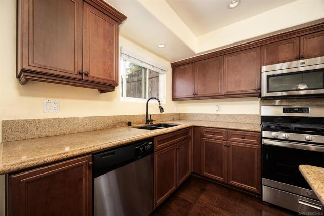 4122 Alabar Way, Oceanside CA: https://media.crmls.org/mediaz/4538c3c3-af98-4e52-bd1a-9e8a7aa291e6.jpg