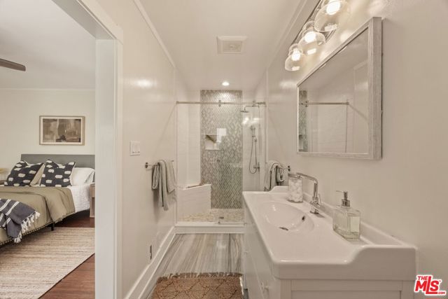 571 N Cahuenga Boulevard, Los Angeles CA: https://media.crmls.org/mediaz/4538f802-e23f-42fc-8990-4d5da64ae8a0.jpg