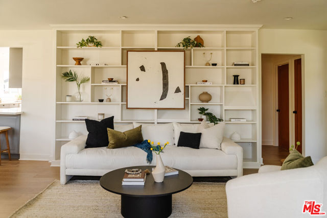 2709 S Harcourt Avenue, Los Angeles CA: https://media.crmls.org/mediaz/453902c8-1886-4c62-8d15-7745dde8d693.jpg