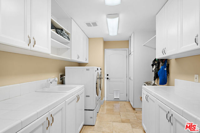 2428 Oak Canyon Place, Escondido CA: https://media.crmls.org/mediaz/4539fe16-cff6-42ef-9642-fa5b26146c79.jpg