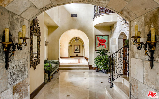 427 La Marina Drive, Camarillo CA: https://media.crmls.org/mediaz/453af7bc-115f-494d-8604-31d706a2e7a7.jpg