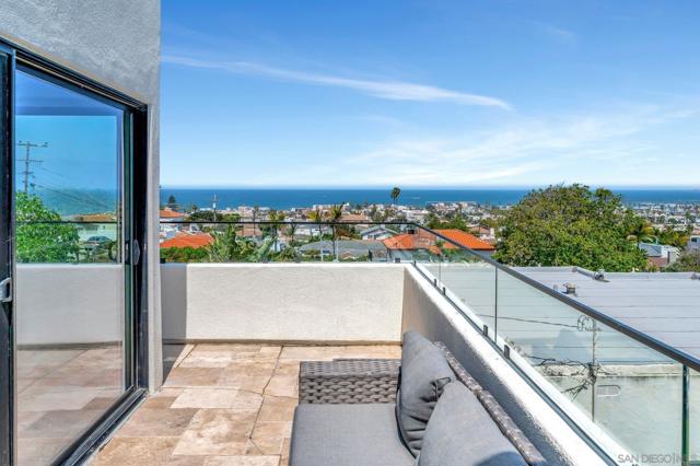 4611 Santa Cruz Ave, San Diego CA: https://media.crmls.org/mediaz/453b1157-8846-440f-a809-2a34ebfc7619.jpg
